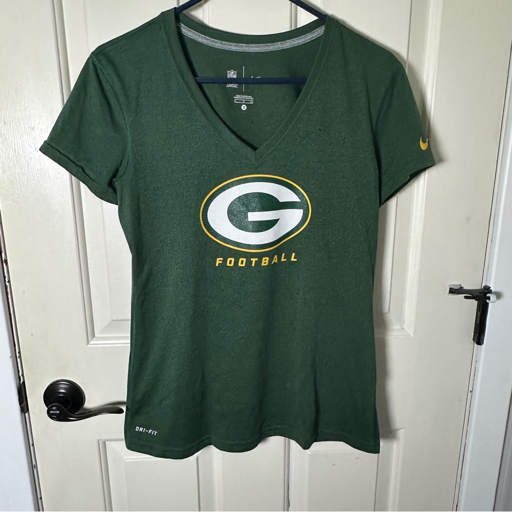 Nike Women's Green Bay Pacjlkers V-Neck Shirt With Hair Scrunchy